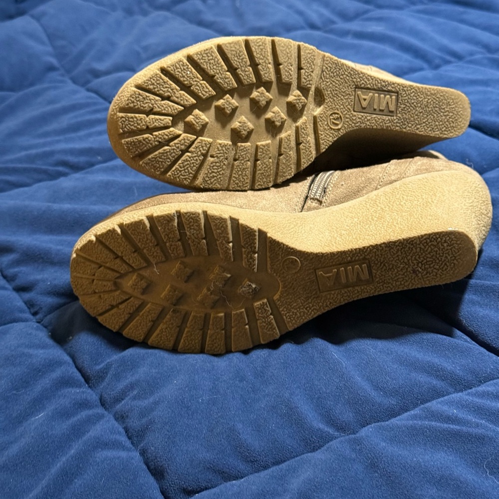 MIA BOOTIES!! - Picture 4 of 4